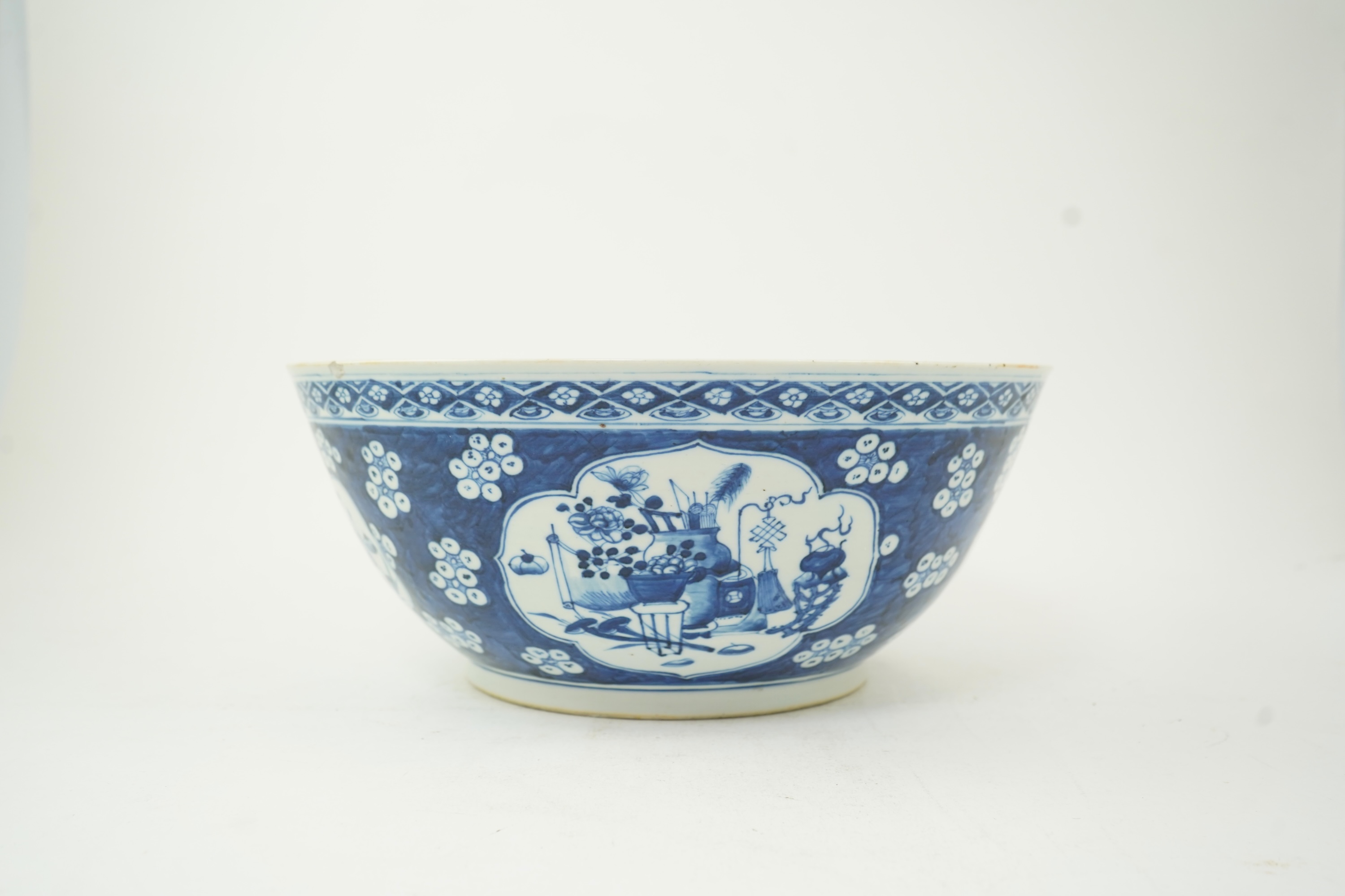 A large Chinese blue and white ‘Antiques’ bowl, mid 19th century